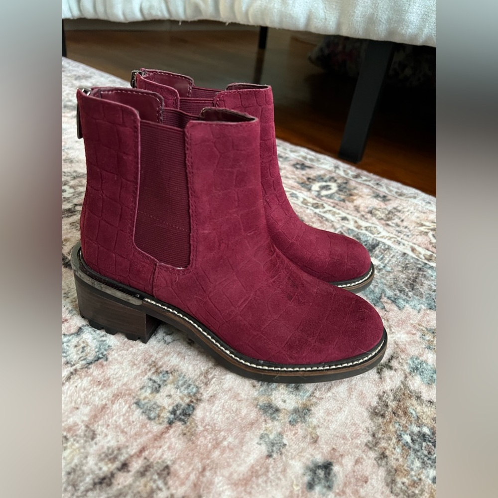 Vince Camuto Suede  Chelsea Boots - Kelivena Women’s Fired Brick 6 new